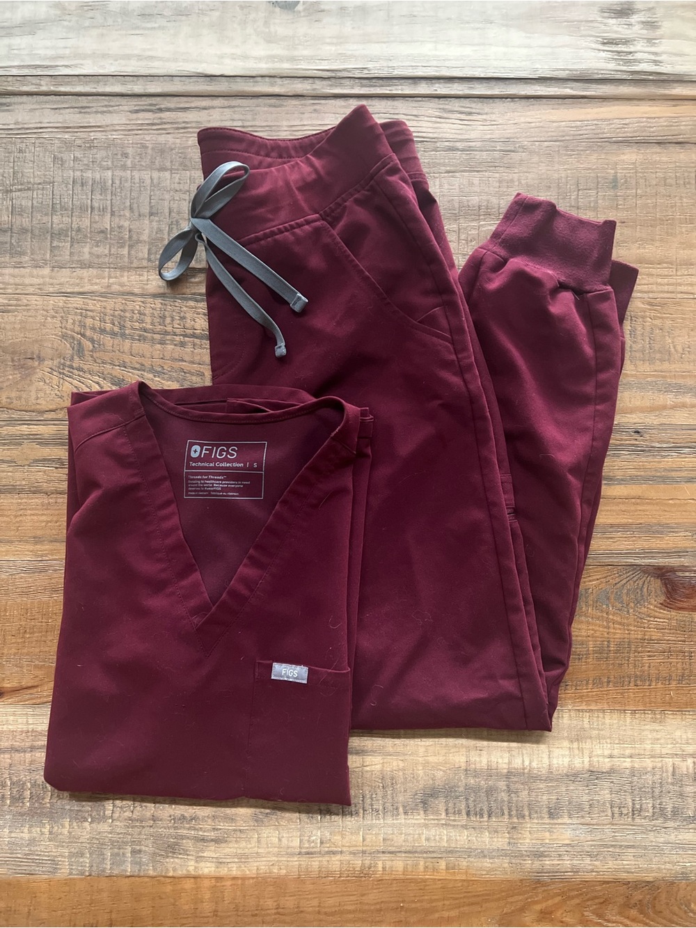 FIGS Burgundy Technical Collection Scrub Set | Small Top & Small Jogger